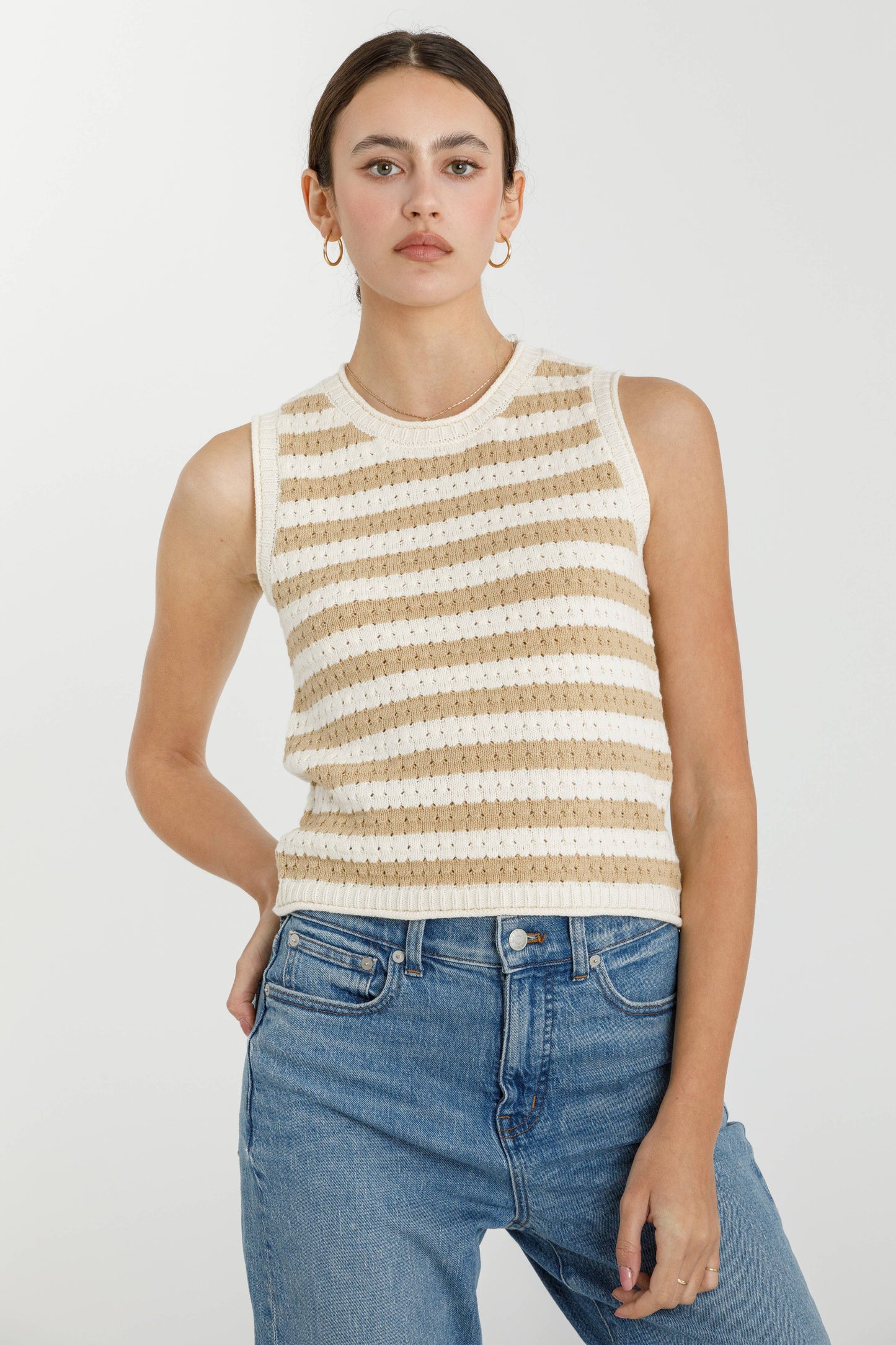 STRIPED CREW NECK SLEEVELESS SWEATER TOP